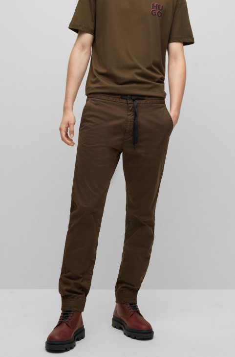 Hugo Boss με μανσέτες Slim-fit Chinos σε ελαστική βαμβακερή γκαμπαρντίνα σκούρο πράσινο