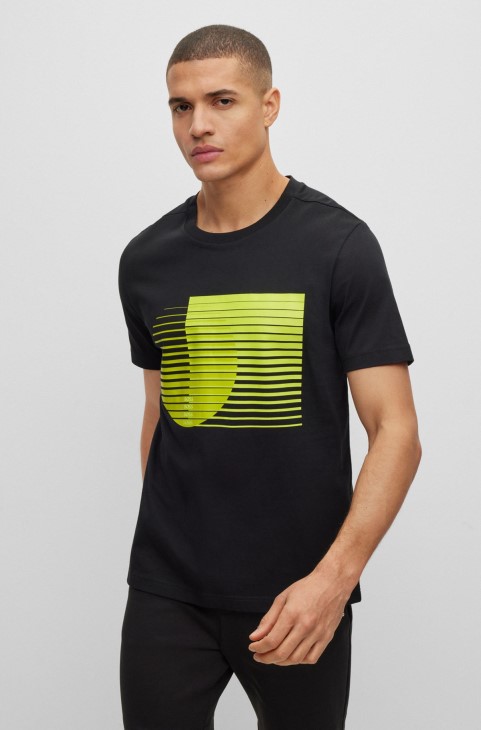 T-shirt Hugo Boss με λαιμόκοψη σε βαμβακερή φανέλα με εποχιακά έργα τέχνης σε μαύρο χρώμα