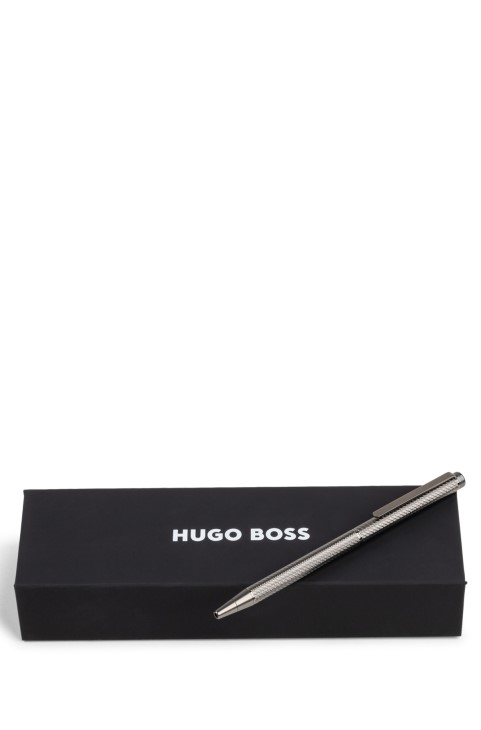 ασημί Hugo Boss Gunmetal στυλό με χαραγμένο σχέδιο
